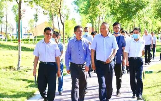 國(guó)家電投集團(tuán)黨組成員、副總經(jīng)理王樹(shù)東一行赴七師胡楊河市調(diào)研