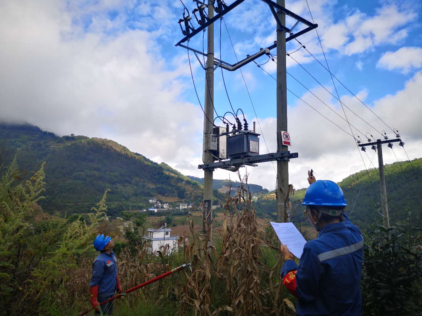 臨滄云縣供電局開展線路維護(hù)改造，全面提升供電可靠性