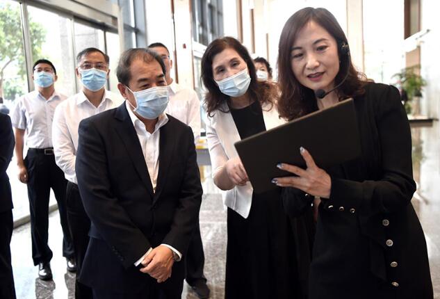 南方電網(wǎng)公司董事長、黨組書記孟振平調研鼎和保險公司
