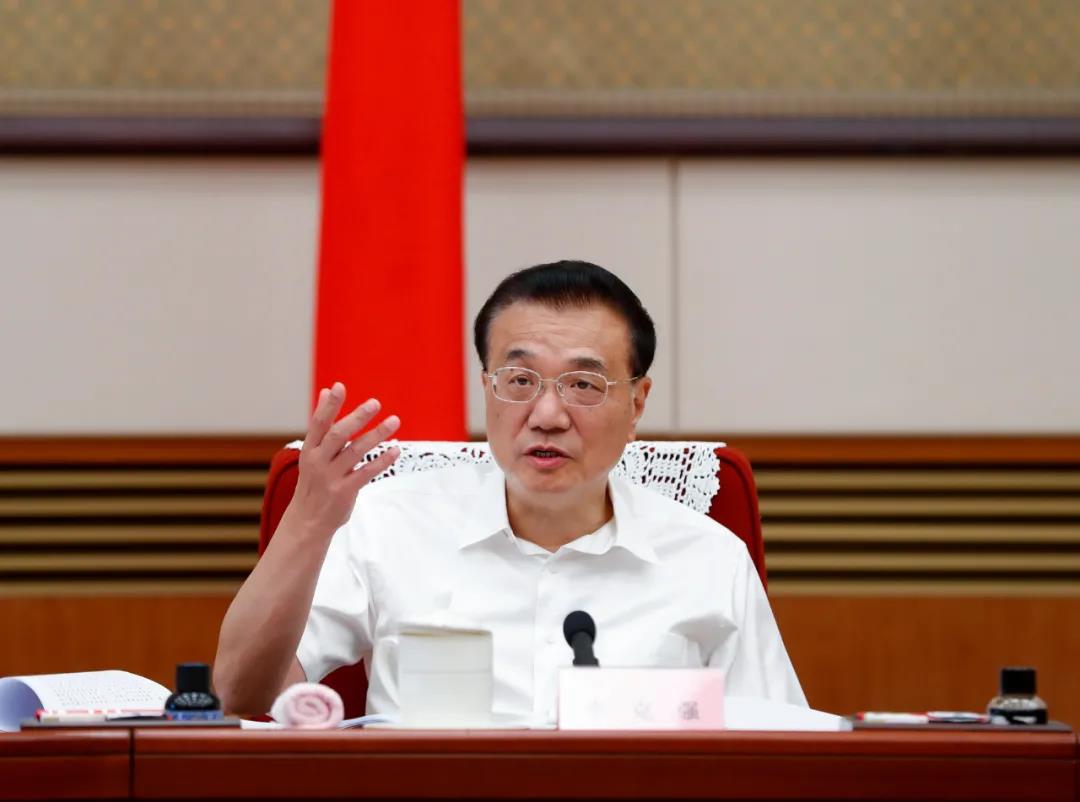 李克強：發(fā)揮西部風(fēng)、光、水電等優(yōu)勢 建大型清潔能源基地