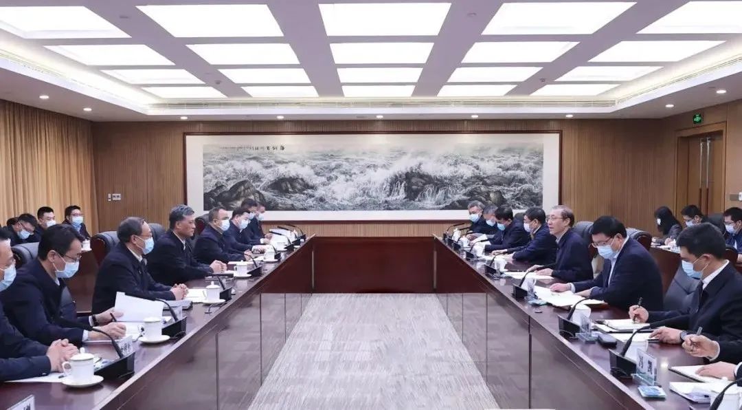 辛保安、張智剛與新疆維吾爾自治區(qū)、新疆生產(chǎn)建設(shè)兵團領(lǐng)導(dǎo)會談