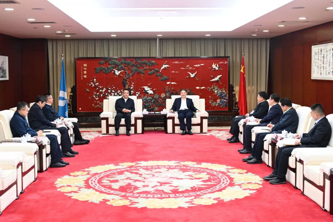 溫樞剛會見哈電集團董事長、黨委書記曹志安