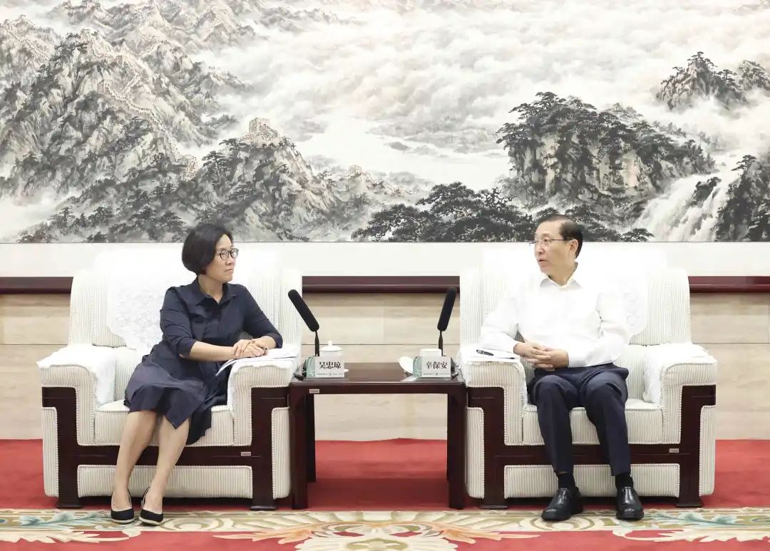 國家電網(wǎng)董事長、黨組書記辛保安與江西省委副書記、贛州市委書記吳忠瓊會談