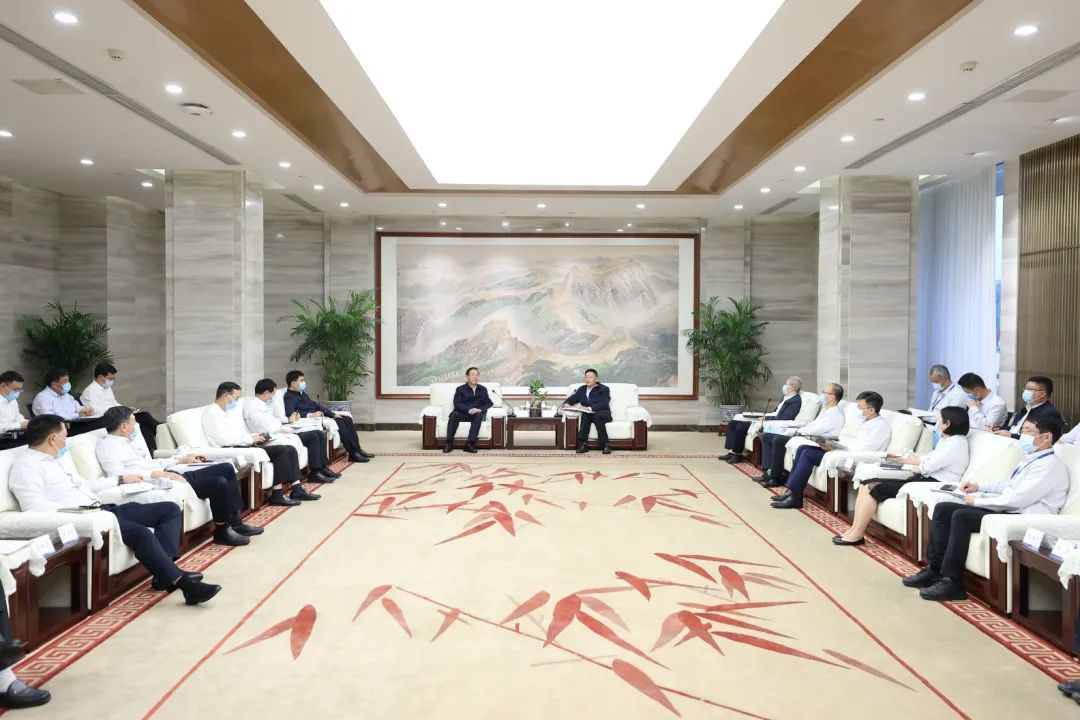 國家電網(wǎng)公司董事長、黨組書辛保安與東方電氣集團董事長俞培根、總經(jīng)理徐鵬會談