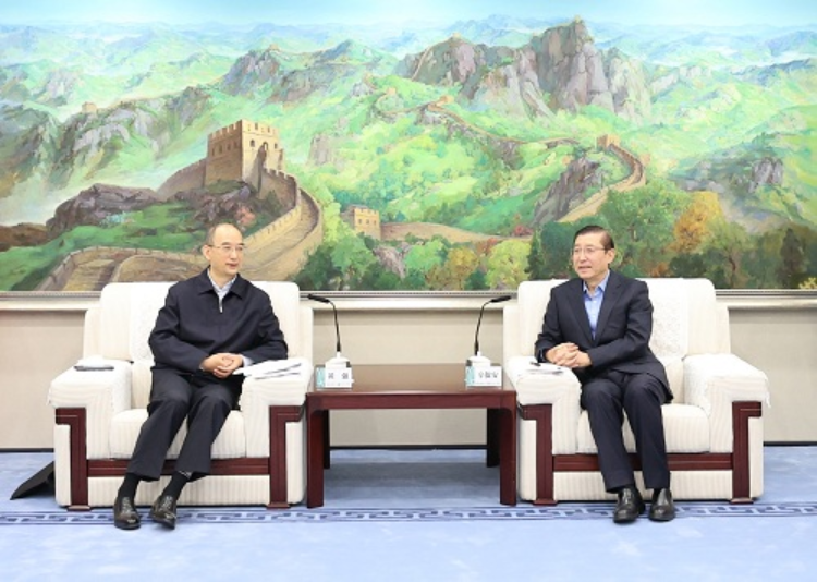 國(guó)家電網(wǎng)公司董事長(zhǎng)、黨組書記辛保安與四川省省長(zhǎng)黃強(qiáng)舉行會(huì)談