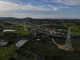 這項(xiàng)工程投產(chǎn)送電，將提高湖北省西電東送通道送電能力