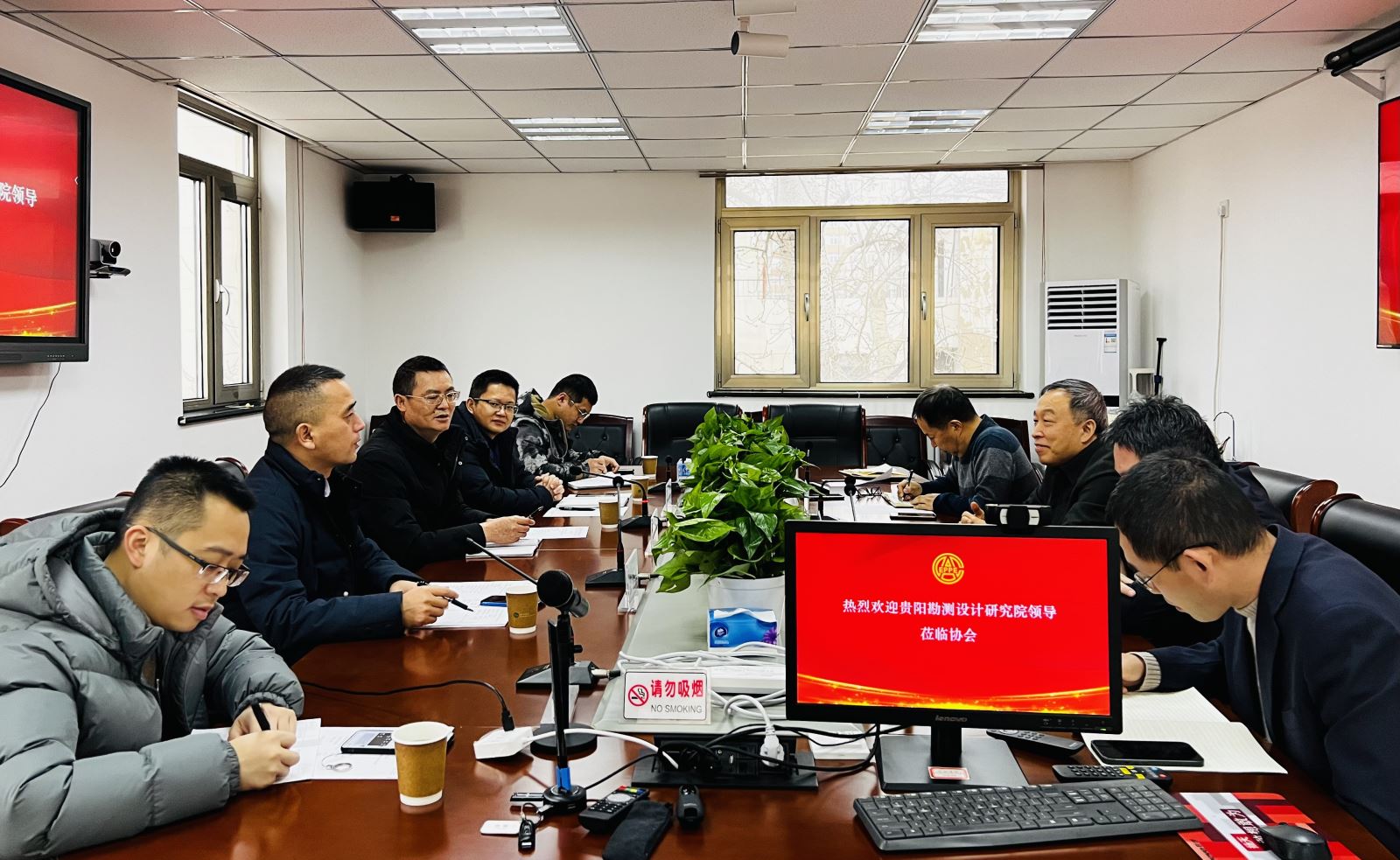 中國(guó)電力規(guī)劃設(shè)計(jì)協(xié)會(huì)李愛民與中國(guó)電建貴陽院、國(guó)網(wǎng)江蘇電力設(shè)計(jì)咨詢公司領(lǐng)導(dǎo)座談交流