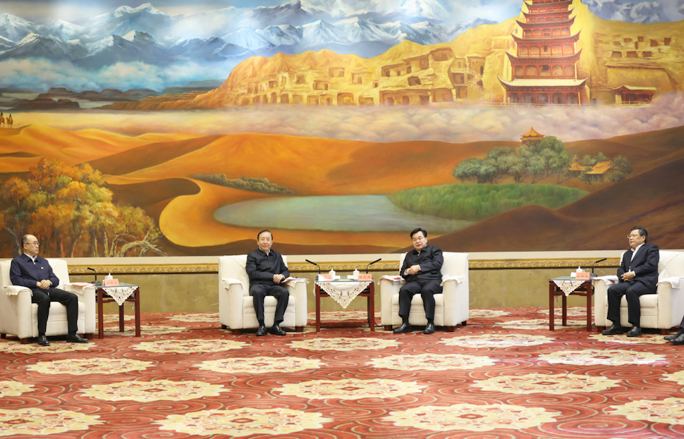 國(guó)家電網(wǎng)公司董事長(zhǎng)、黨組書(shū)記辛保安與甘肅省委書(shū)記胡昌升、省長(zhǎng)任振鶴會(huì)談