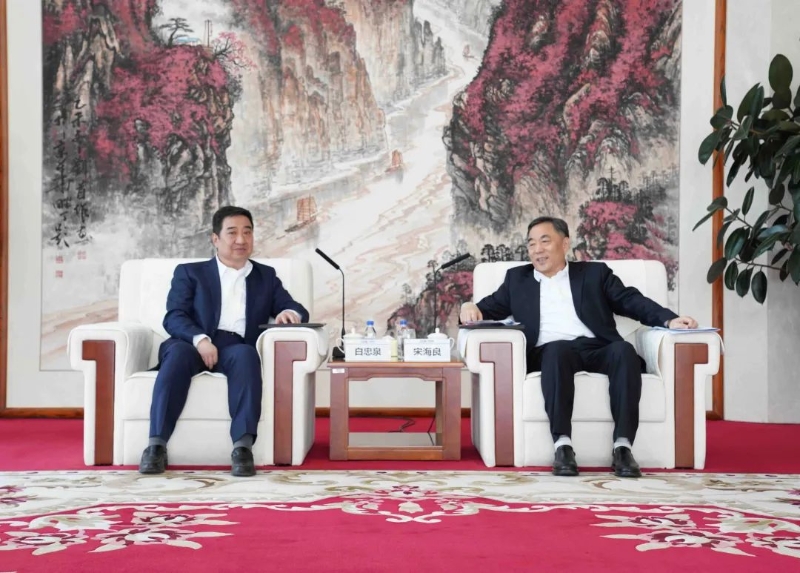 中國能建黨委書記、董事長宋海良與中國電氣裝備黨委書記、董事長白忠泉會談