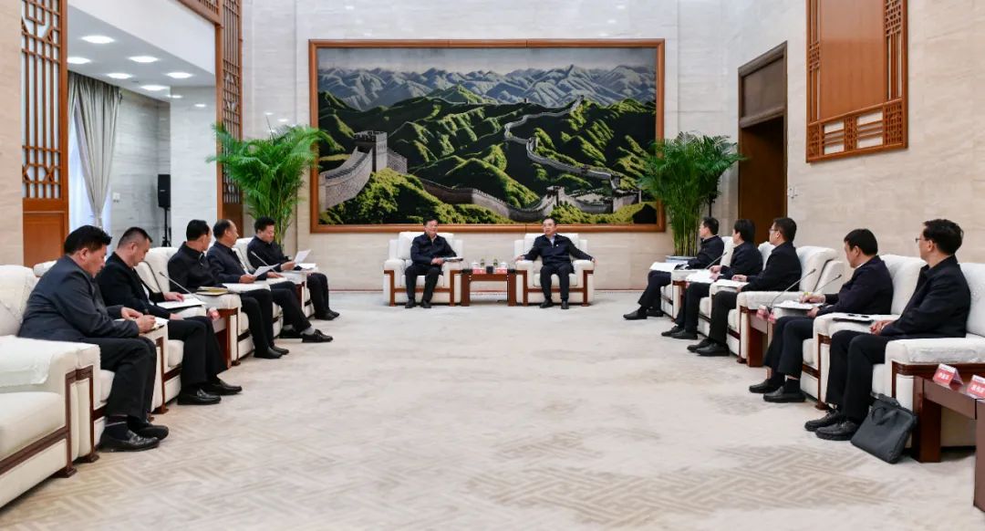 大唐集團(tuán)黨組書記、董事長鄒磊與青海省海南州委書記呂剛、州長尕瑪朋措會談