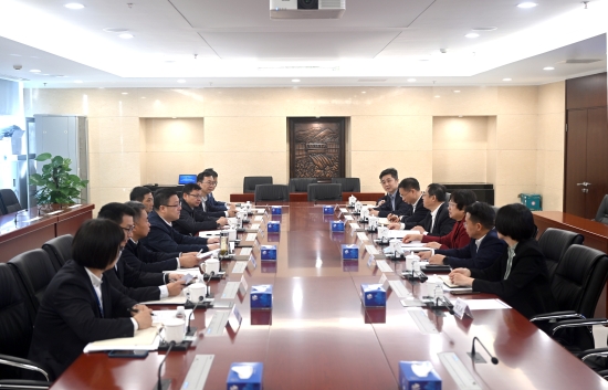 中國電建黨委常委、副總經(jīng)理王小軍與中國華電集團黨組成員、副總經(jīng)理李旭紅會談