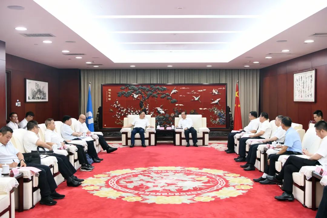 江毅與廣西壯族自治區(qū)人民政府黨組成員、國資委黨委書記秦如培舉行會(huì)談