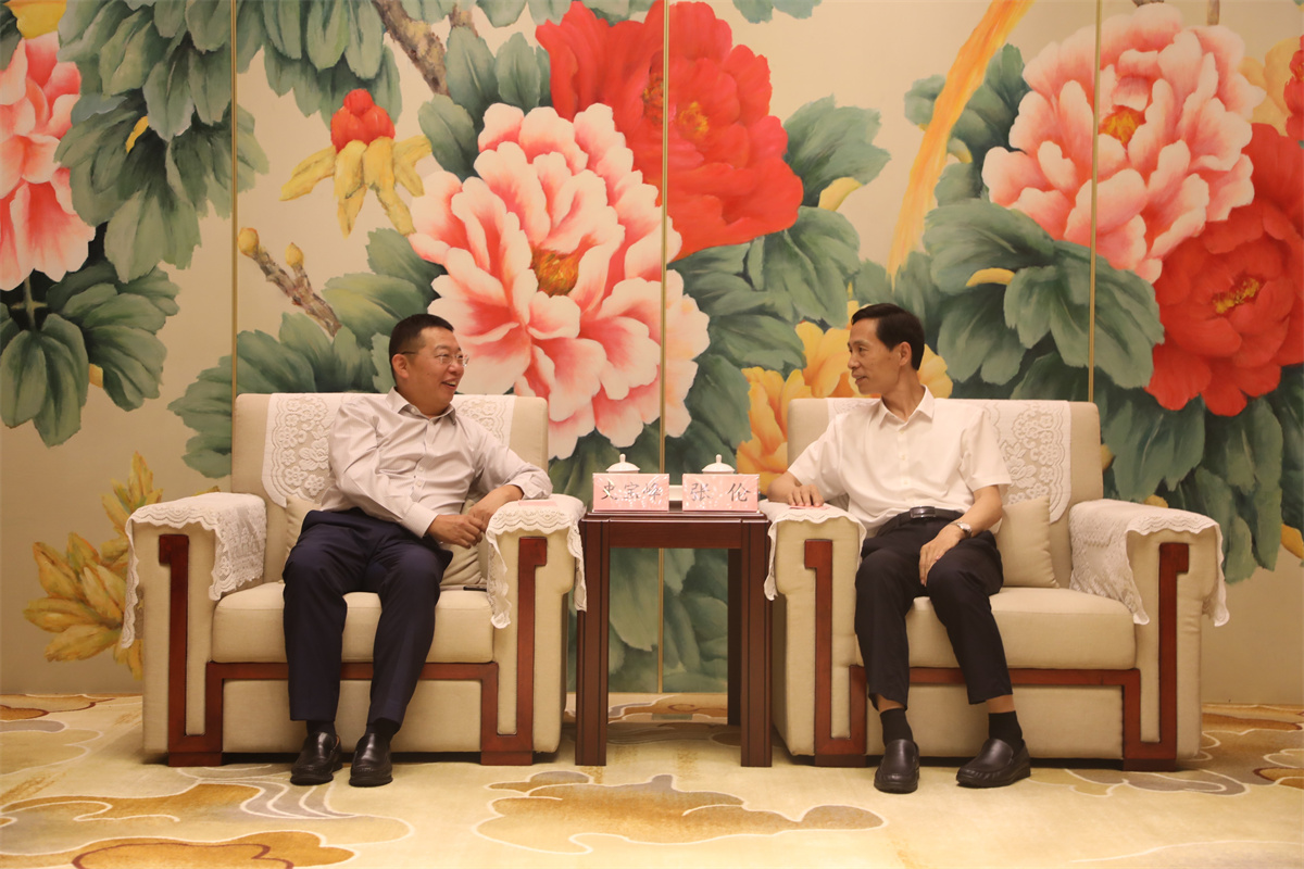 華潤(rùn)電力董事局主席史寶峰拜會(huì)菏澤市委書(shū)記張倫、市長(zhǎng)李春英