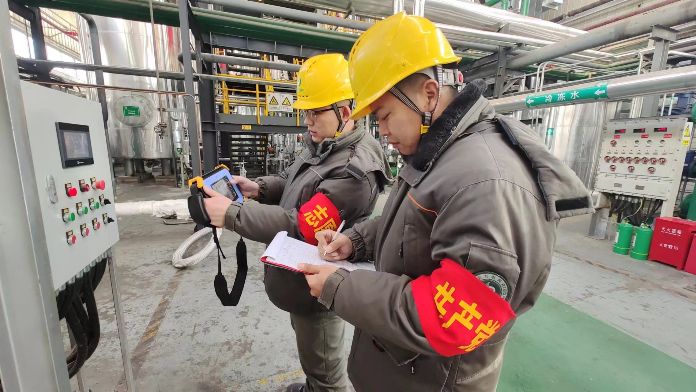 康巴什供電公司：春節(jié)保供電，我們?cè)谛袆?dòng)