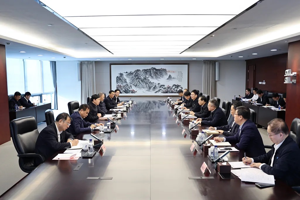 華電集團(tuán)董事長江毅、總經(jīng)理葉向東與國家電網(wǎng)董事長、黨組書記張智剛會(huì)談