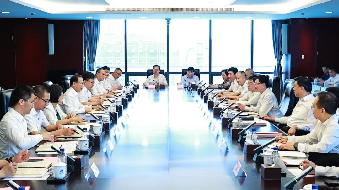 華電集團黨組書記、董事長江毅與廣西壯族自治區(qū)主席藍天立會談