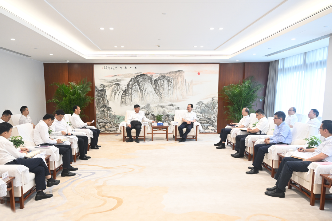 中國電建黨委書記、董事長丁焰章與中國三峽集團董事長、黨組書記劉偉平會談
