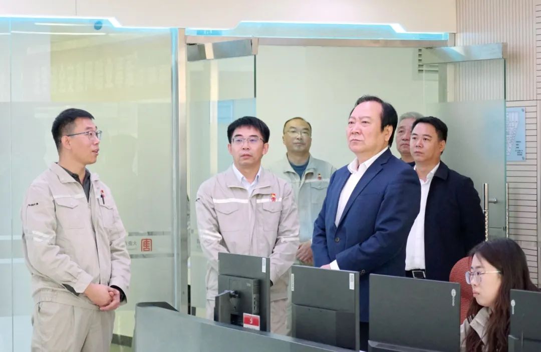 大唐國際發(fā)電公司黨委書記、董事長李凱到承德新能源事業(yè)部調研