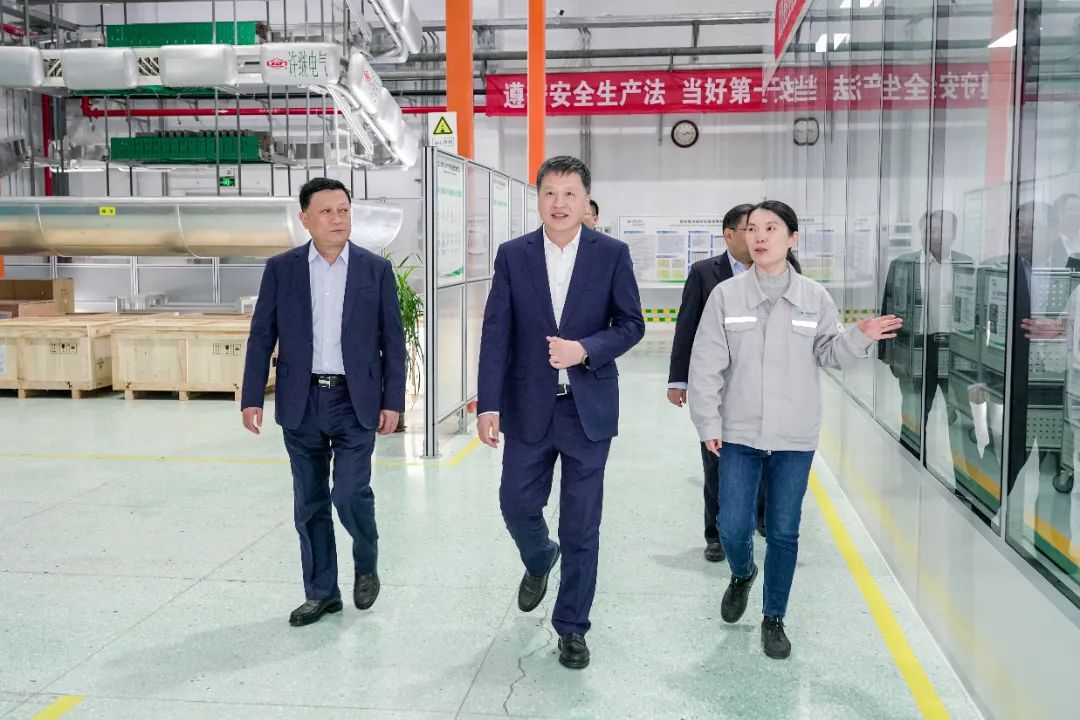 中國電氣裝備黨委副書記、總經(jīng)理周群到河南所屬企業(yè)調(diào)研