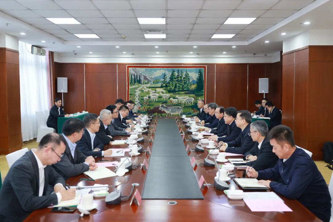 華電集團(tuán)黨組書記、董事長(zhǎng)江毅與上海電氣黨委書記、董事長(zhǎng)吳磊舉行會(huì)談